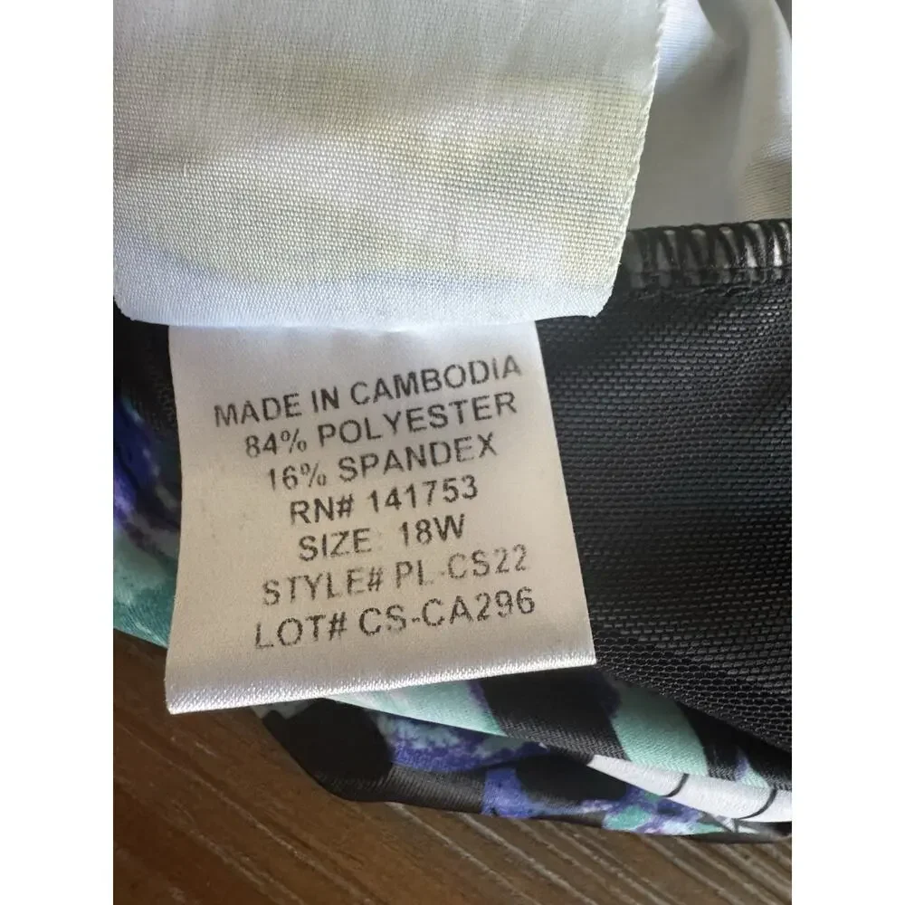 Women’s Sz 18W Caribbean Sand Swim Top Beautiful